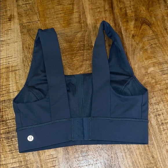 Lululemon Black Sports Bra with Racerback and Seamless Design - Picture 2 of 4